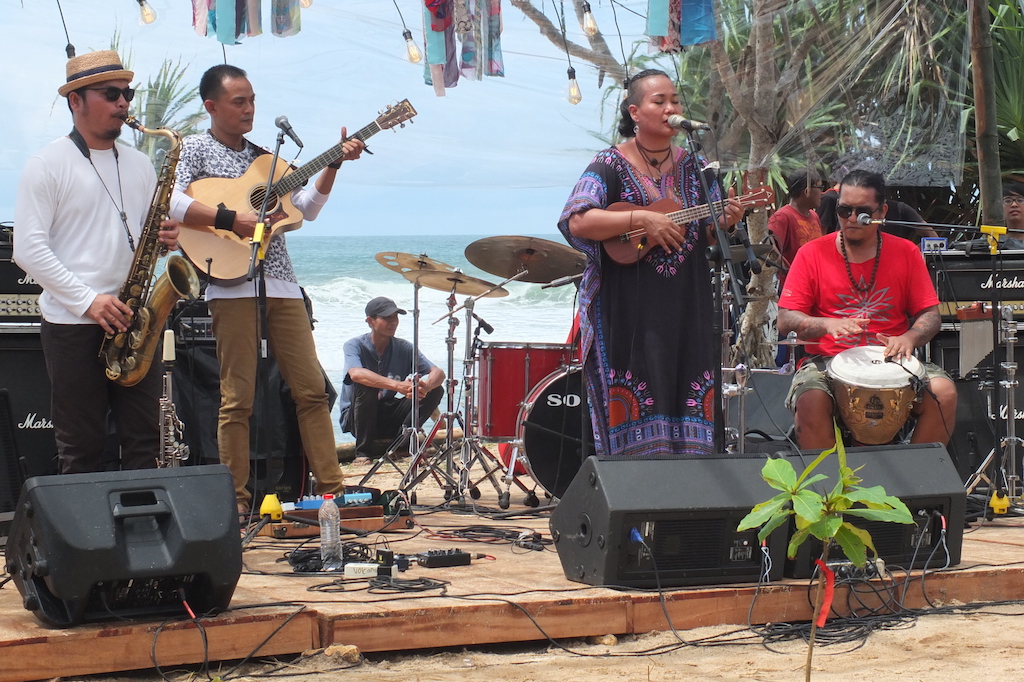 Bonita and the HUS Band yang Tidak Pernah Gagal